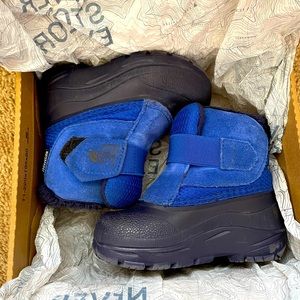 TODDLER The North face boots size 7
